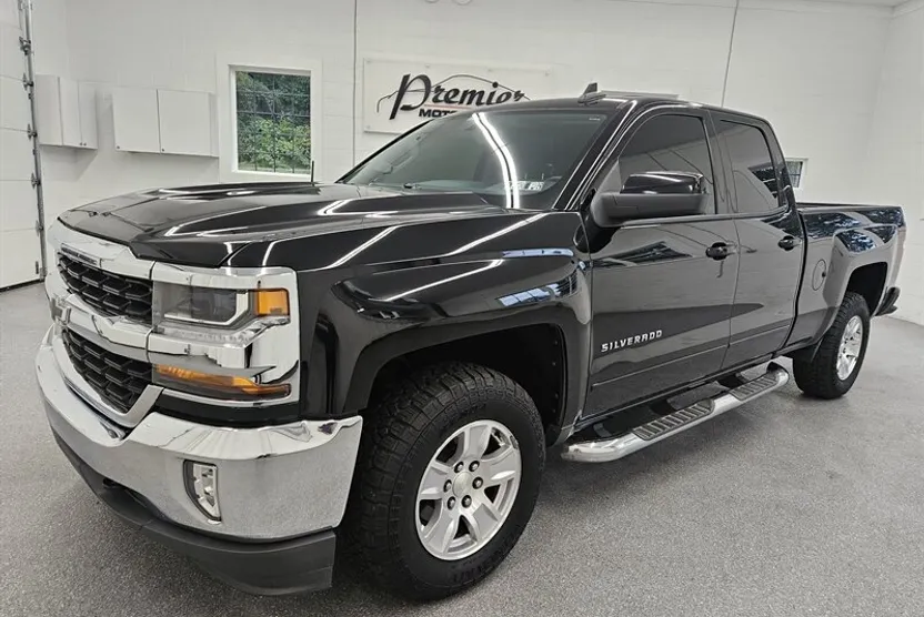 2017 Chevrolet Silverado 1500 LT photo 1