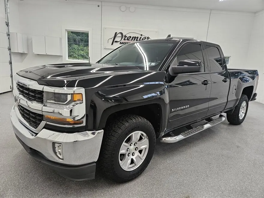 2017 Chevrolet Silverado 1500 LT photo 1