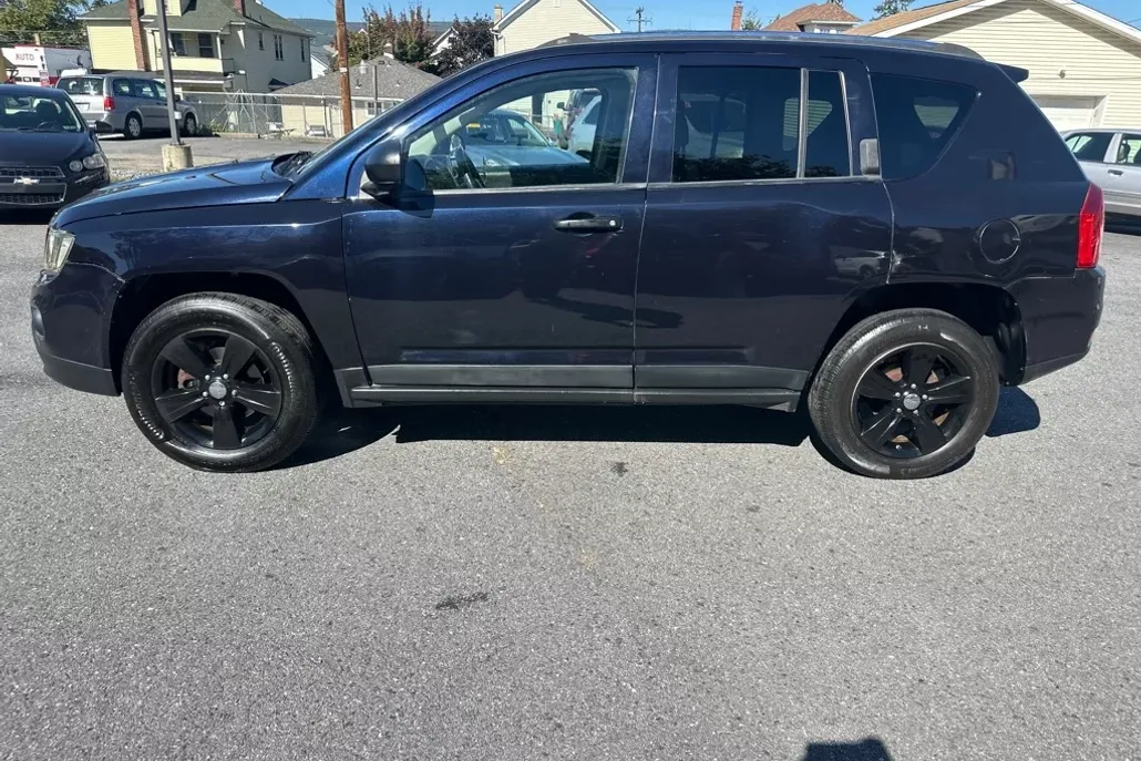 2011 Jeep Compass Sport photo 1