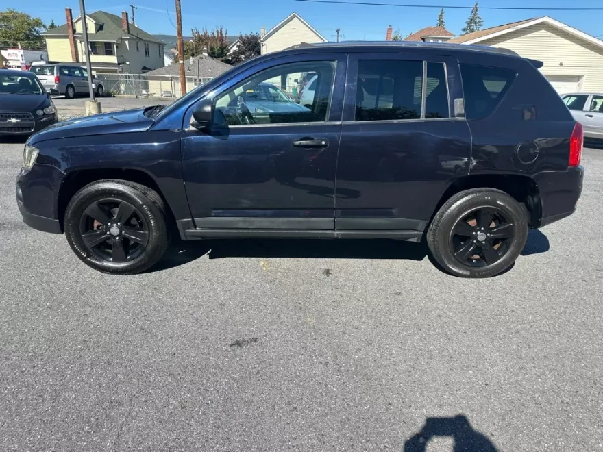 2011 Jeep Compass Sport photo 1