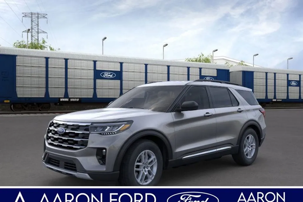 2025 Ford Explorer photo 1