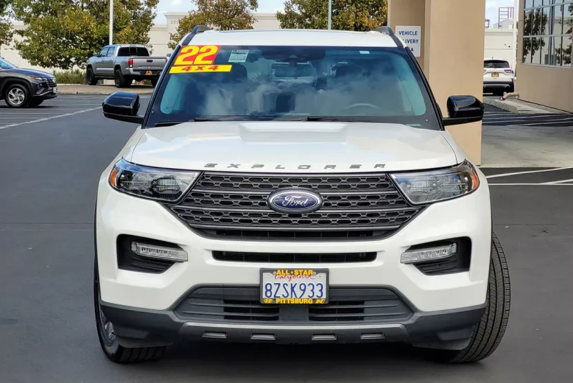 2022 Ford Explorer XLT photo 1