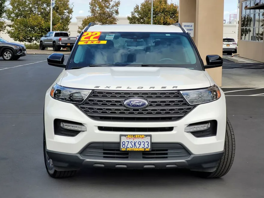 2022 Ford Explorer XLT photo 1