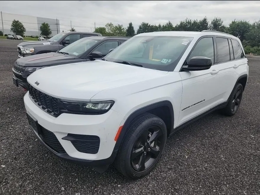 2023 Jeep Grand Cherokee Altitude photo 1
