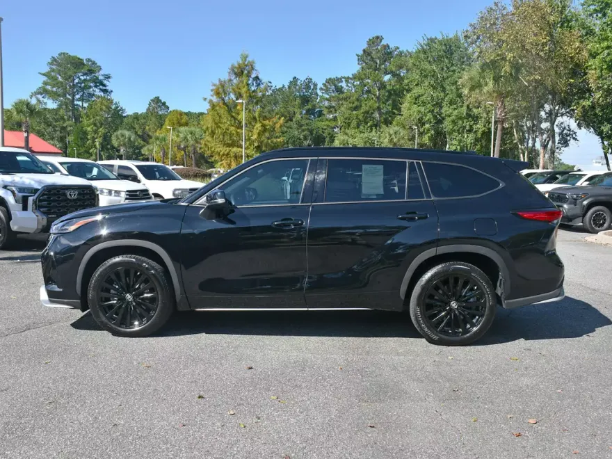 2023 Toyota Highlander XLE photo 1