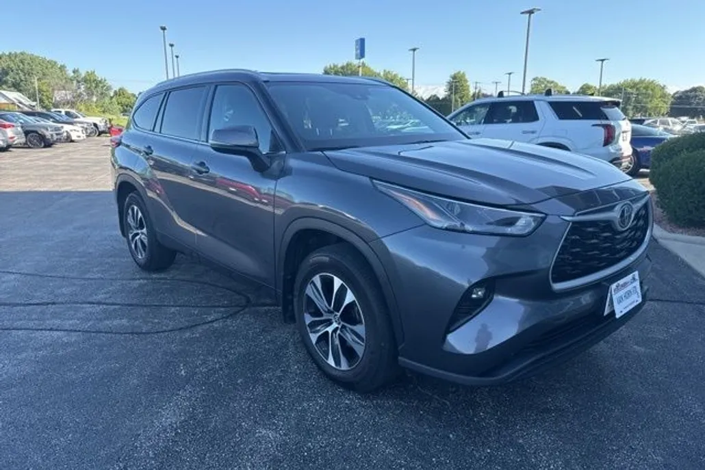 2022 Toyota Highlander XLE photo 1