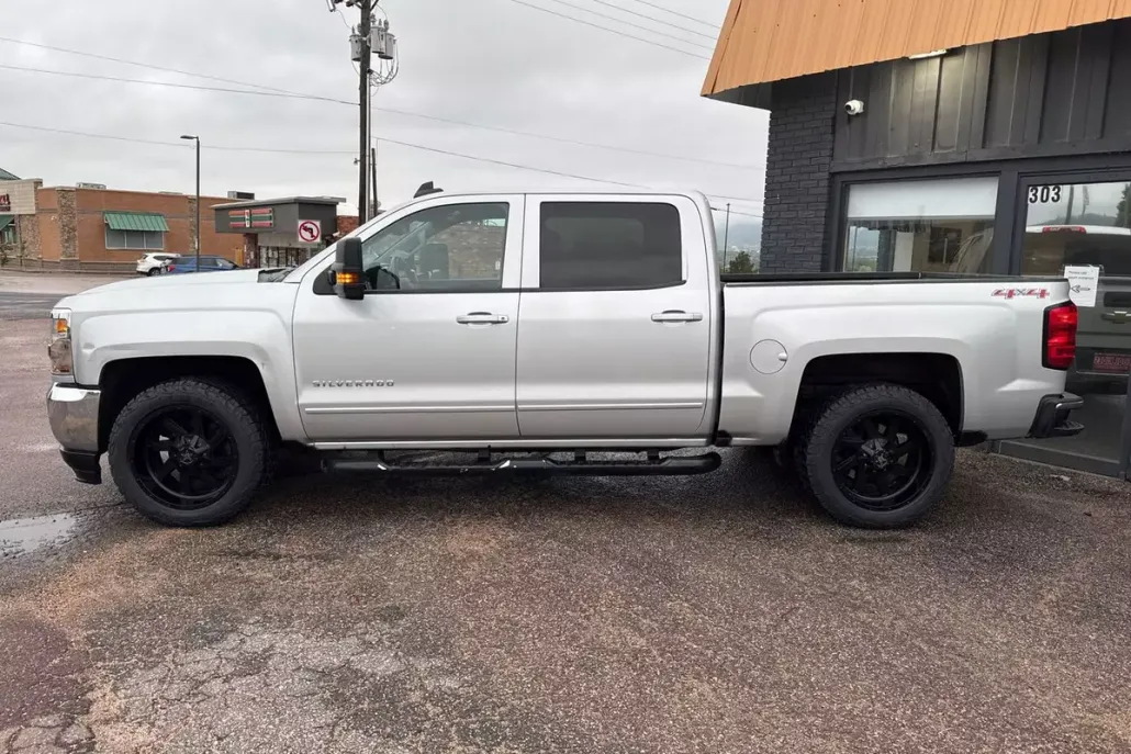 2016 Chevrolet Silverado 1500 LT photo 1