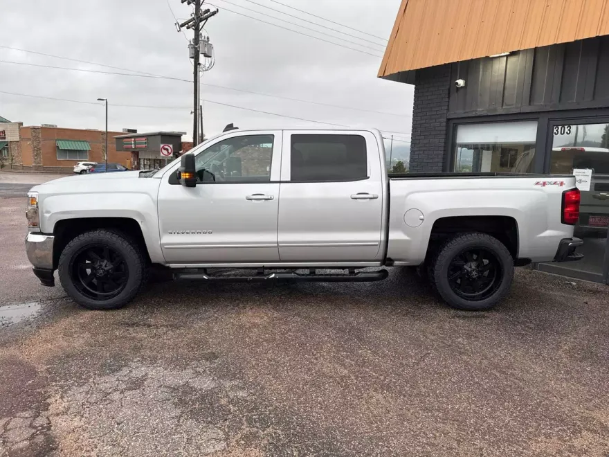 2016 Chevrolet Silverado 1500 LT photo 1