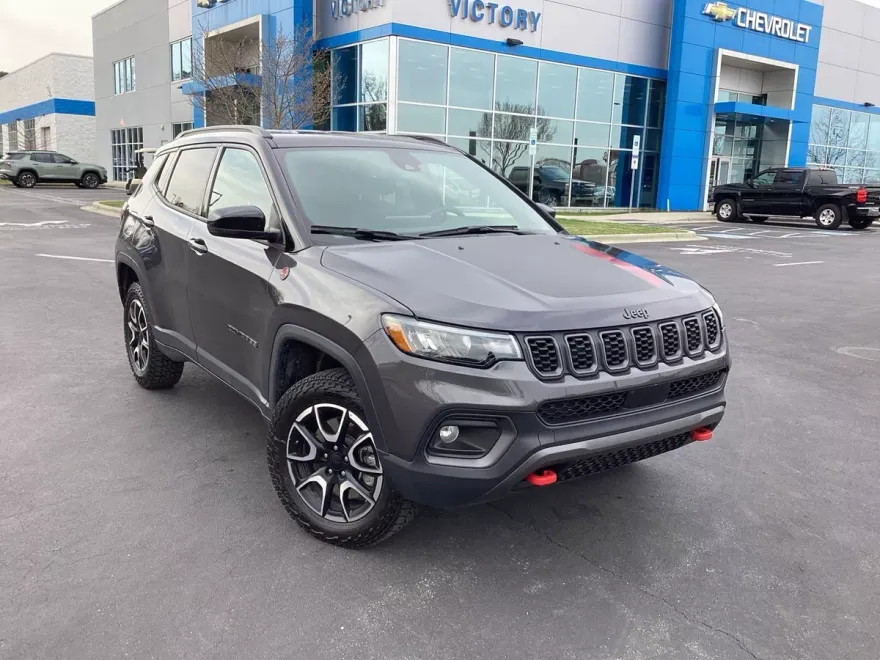 2024 Jeep Compass Trailhawk photo 1