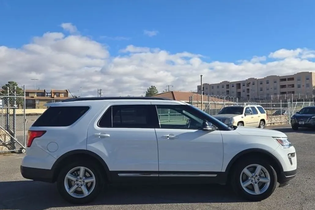 2018 Ford Explorer XLT photo 1