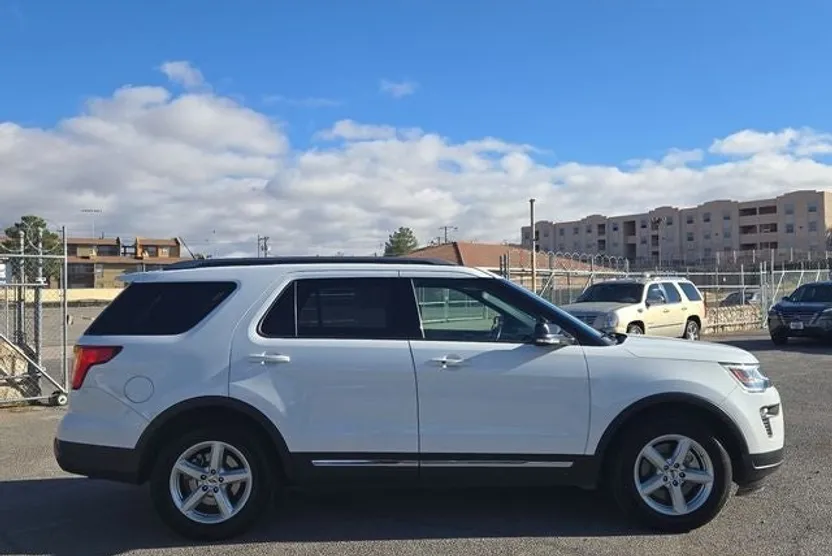 2018 Ford Explorer XLT photo 1