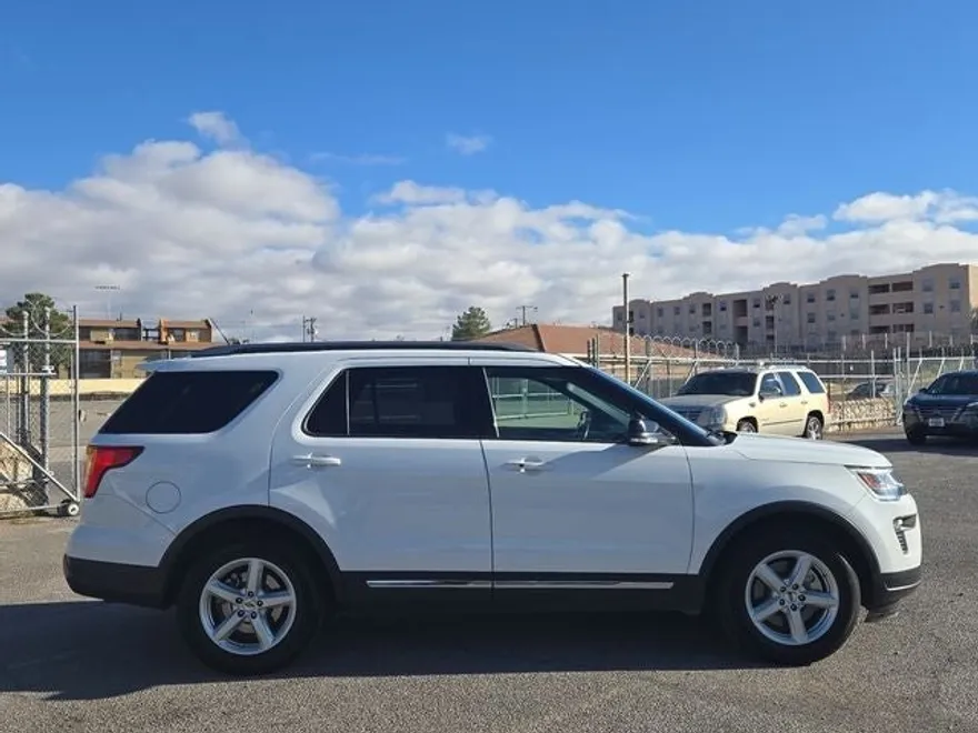 2018 Ford Explorer XLT photo 1