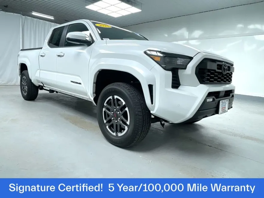 2025 Toyota Tacoma TRD Sport photo 1