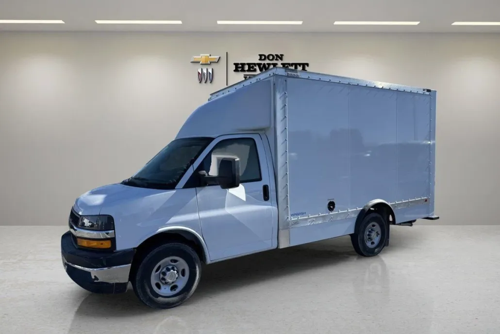 2024 Chevrolet Express Cutaway 3500 photo 1