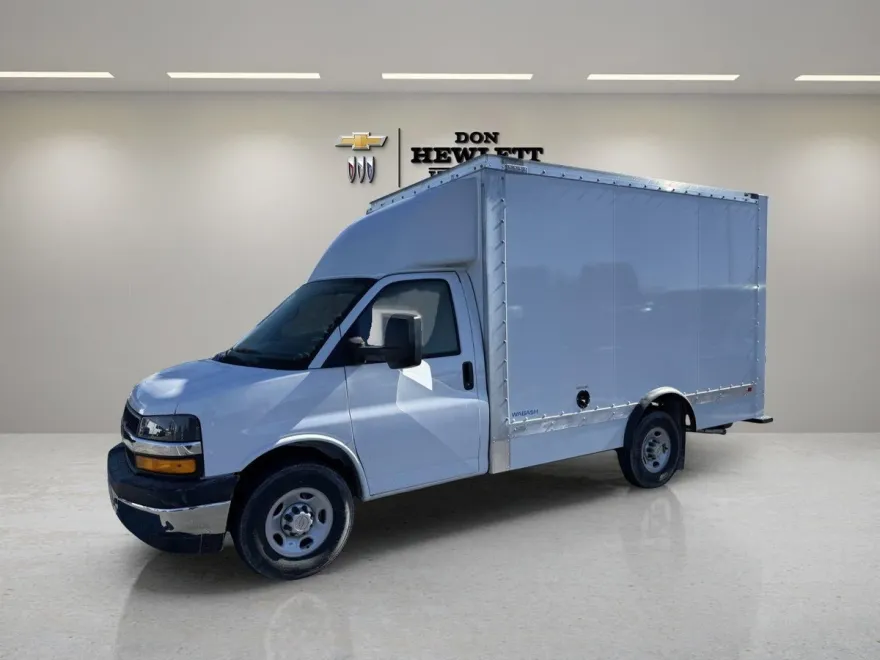 2024 Chevrolet Express Cutaway 3500 photo 1