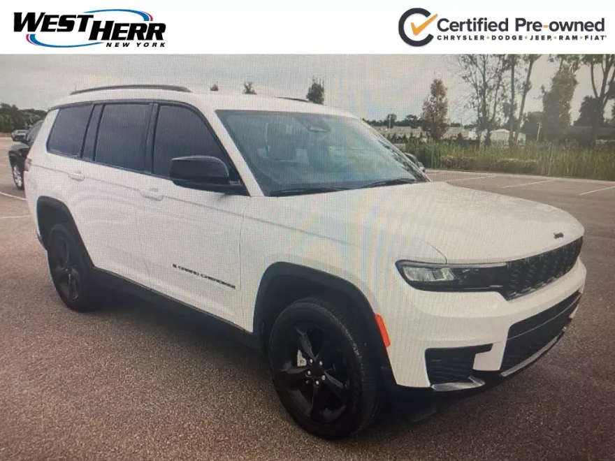 2023 Jeep Grand Cherokee Laredo photo 1