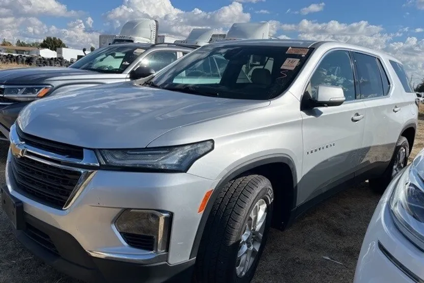 2022 Chevrolet Traverse LS photo 1