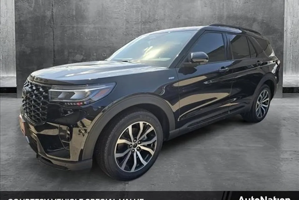 2025 Ford Explorer ST-Line photo 1