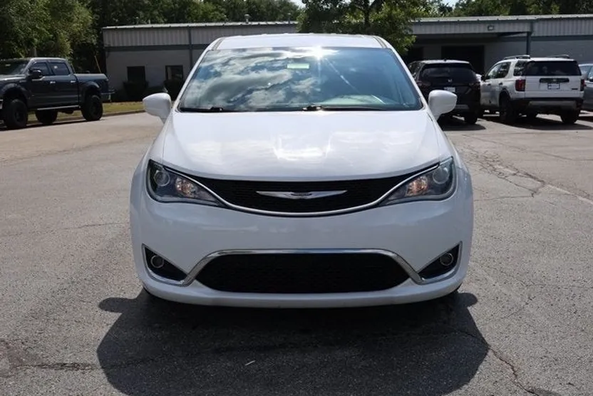 2018 Chrysler Pacifica Touring Plus photo 1