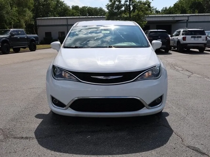 2018 Chrysler Pacifica Touring Plus photo 1