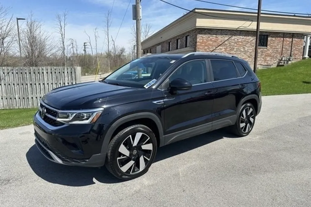2024 Volkswagen Taos SEL photo 1
