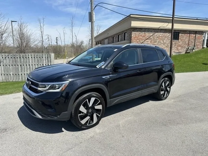 2024 Volkswagen Taos SEL photo 1