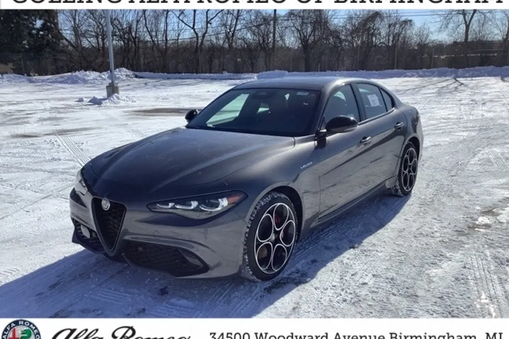 2025 Alfa Romeo Giulia photo 1