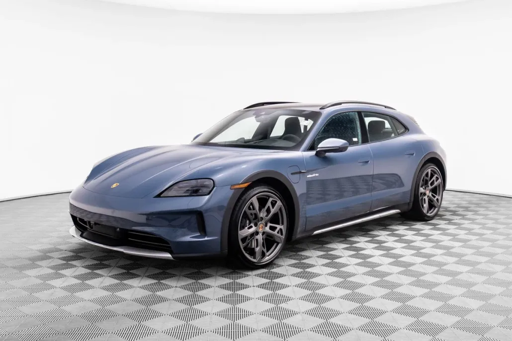 2025 Porsche Taycan Cross Turismo 4 photo 1
