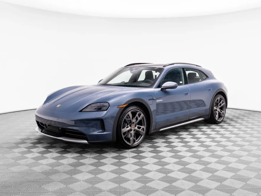 2025 Porsche Taycan Cross Turismo 4 photo 1