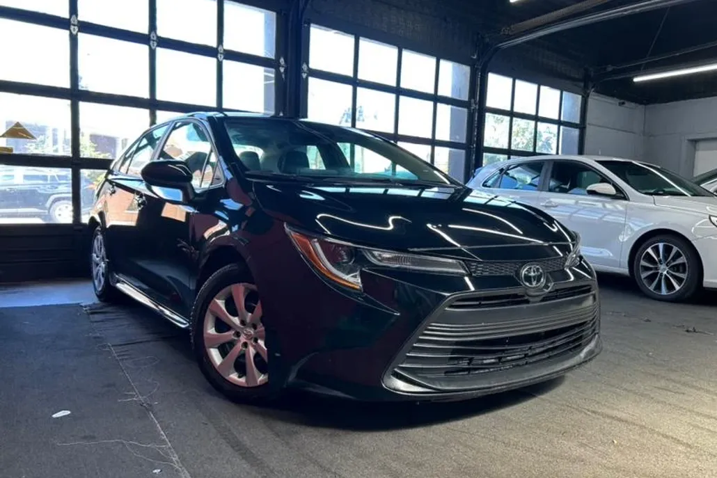 2024 Toyota Corolla LE photo 1