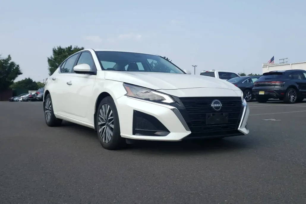 2023 Nissan Altima 2.5 SV photo 1