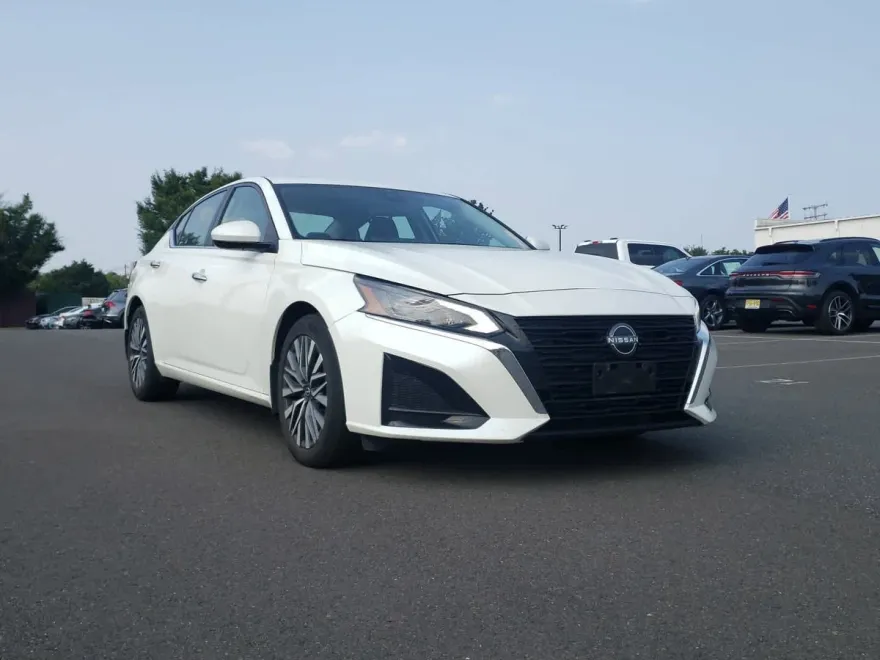 2023 Nissan Altima 2.5 SV photo 1