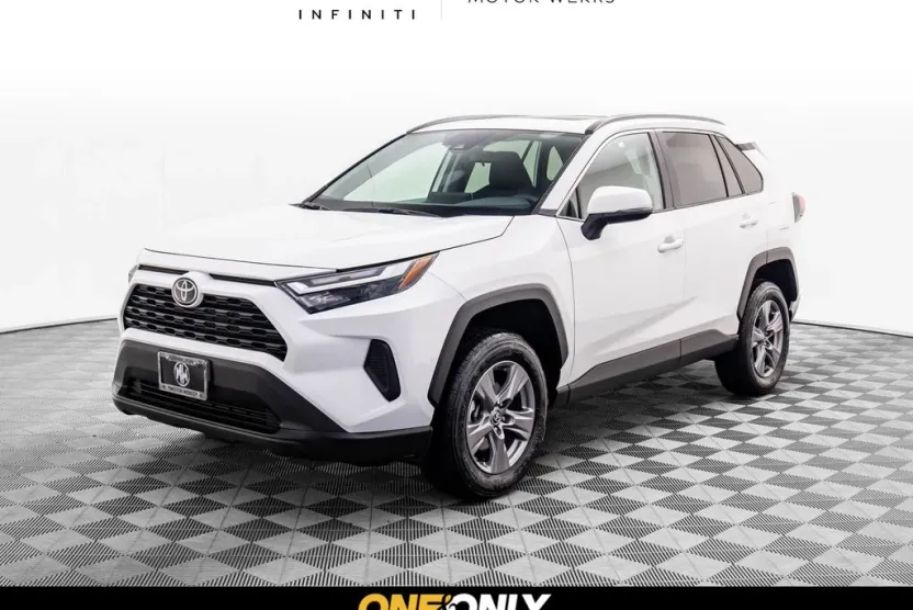 2024 Toyota RAV4 XLE photo 1