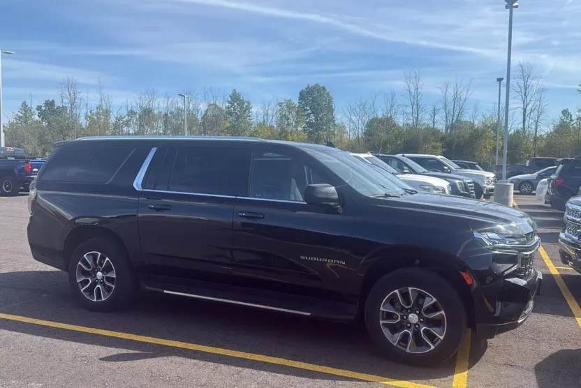 2022 Chevrolet Suburban LS photo 1