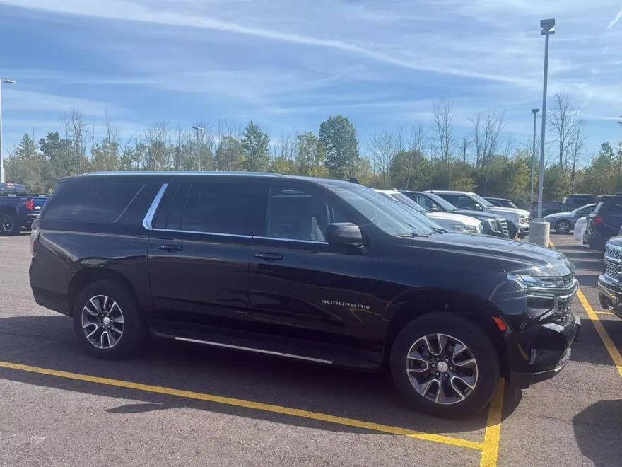 2022 Chevrolet Suburban LS photo 1