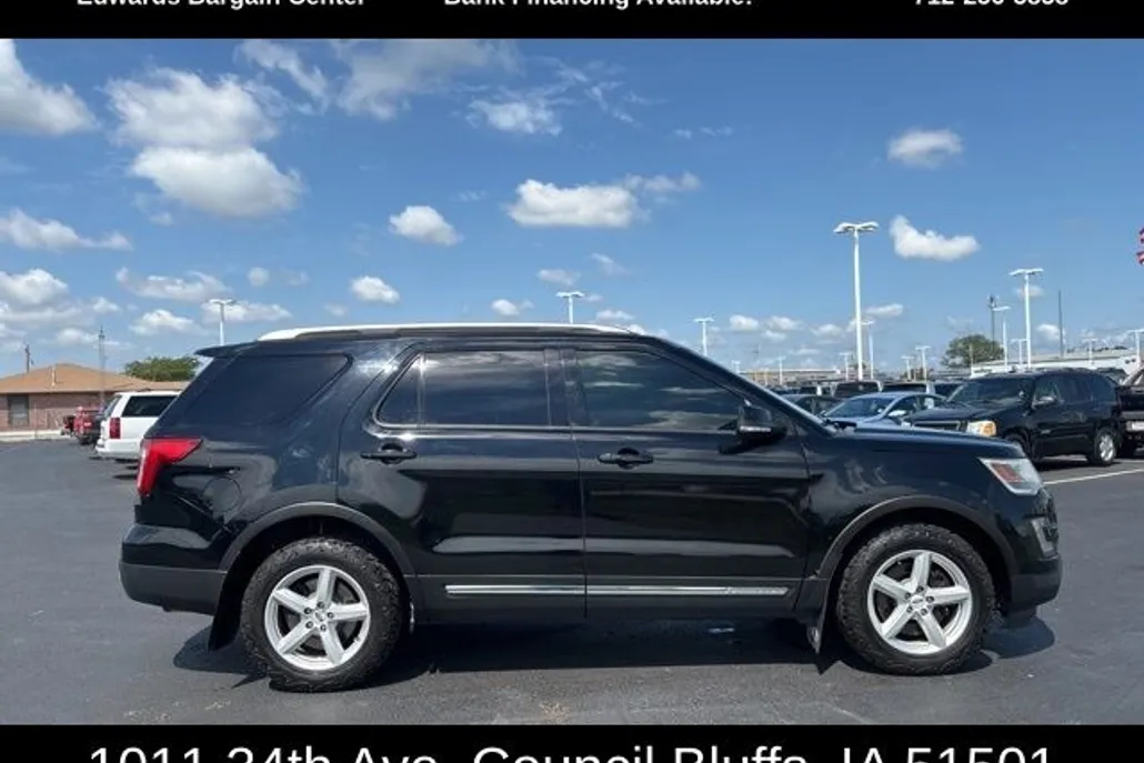 2016 Ford Explorer XLT photo 1