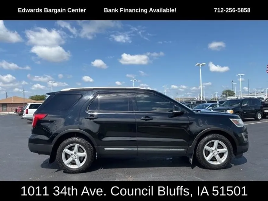 2016 Ford Explorer XLT photo 1