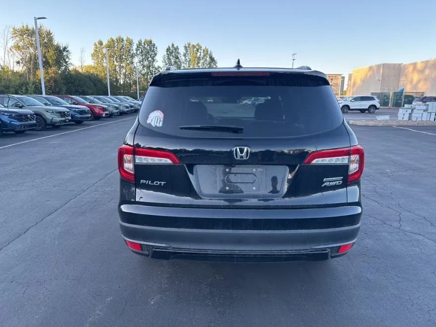2022 Honda Pilot Special Edition photo 1