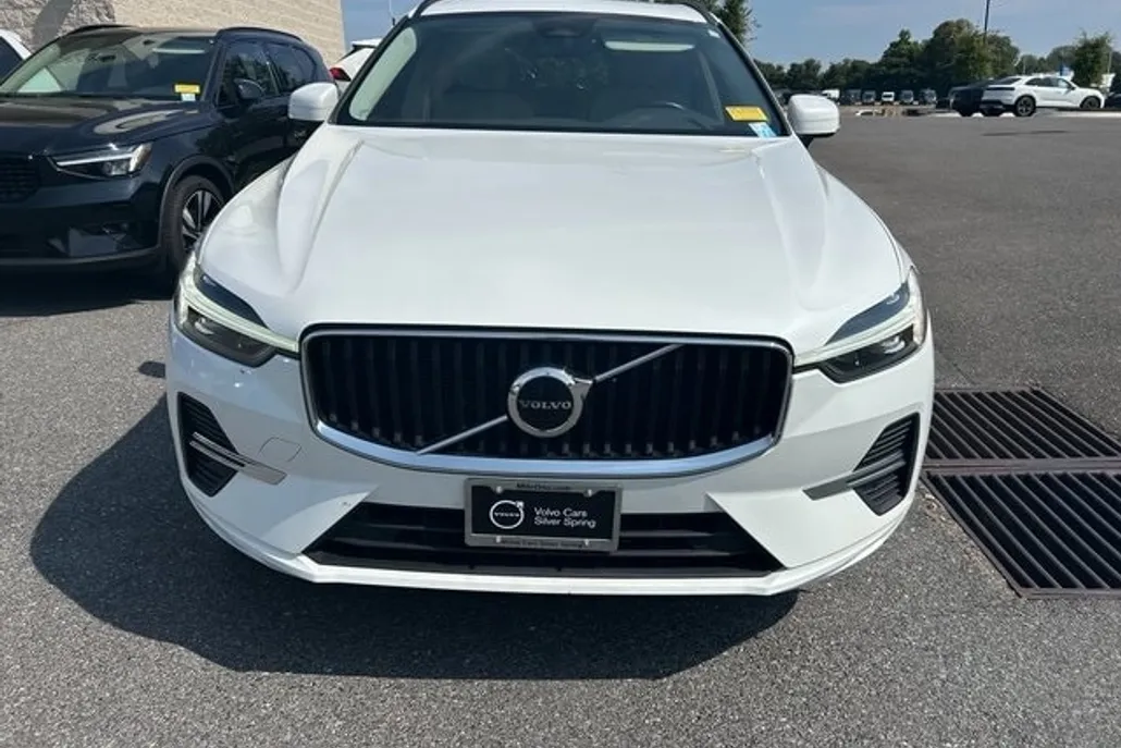 2023 Volvo XC60 B5 Core photo 1