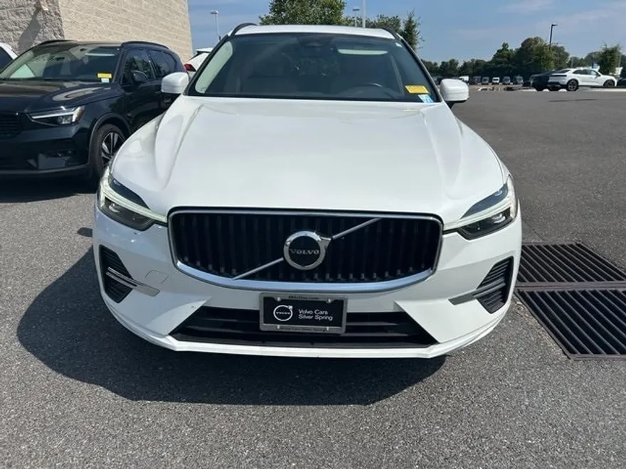 2023 Volvo XC60 B5 Core photo 1