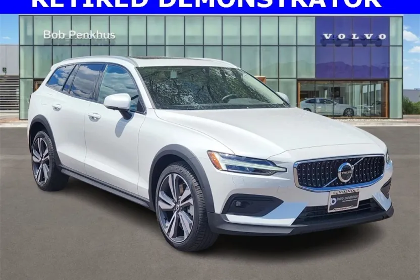 2025 Volvo V60 Cross Country B5 Plus photo 1