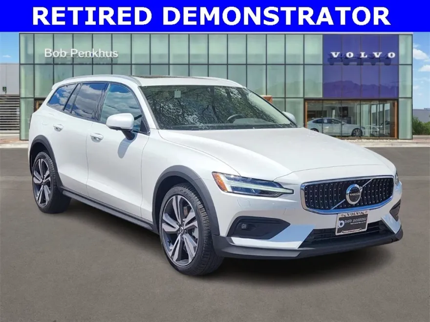 2025 Volvo V60 Cross Country B5 Plus photo 1