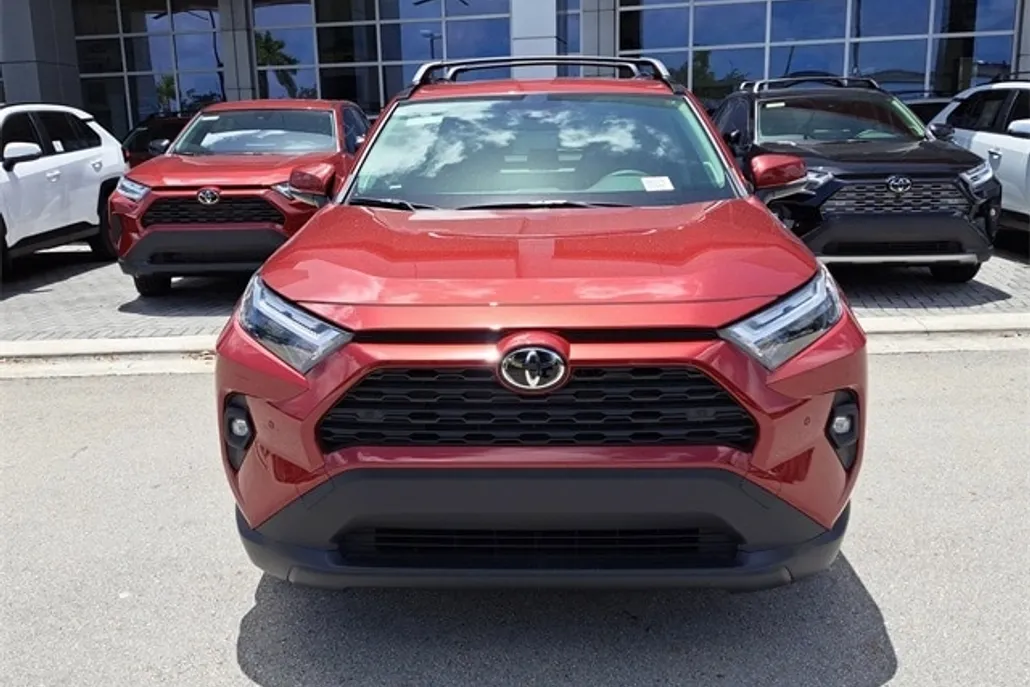 2025 Toyota RAV4 Hybrid XLE Premium photo 1