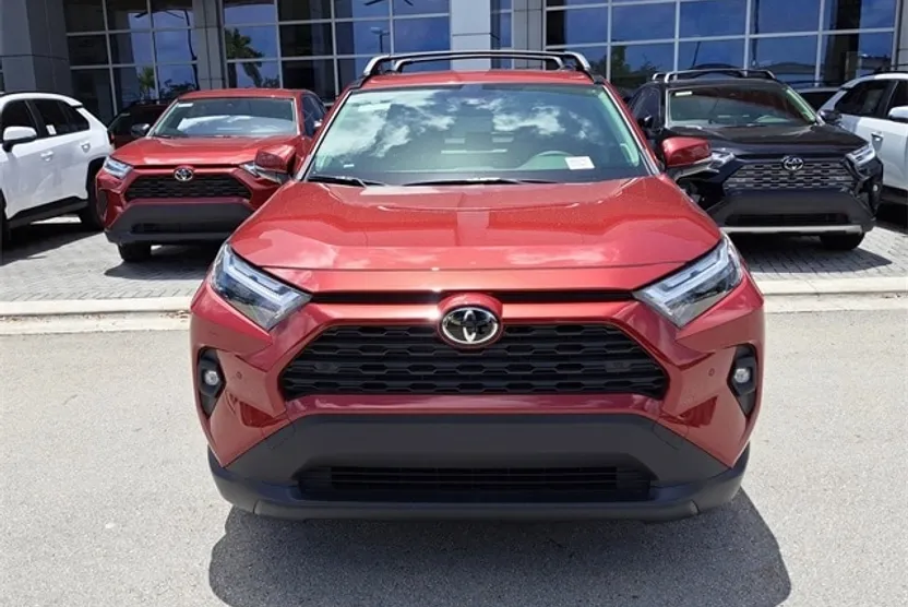 2025 Toyota RAV4 Hybrid XLE Premium photo 1