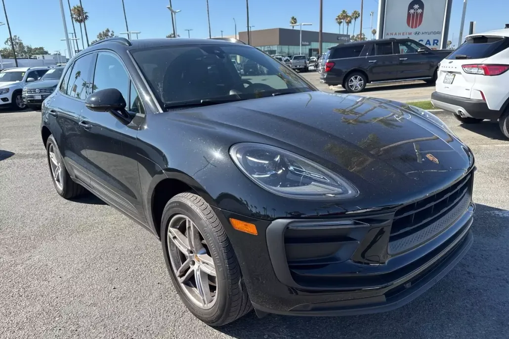 2022 Porsche Macan Base photo 1
