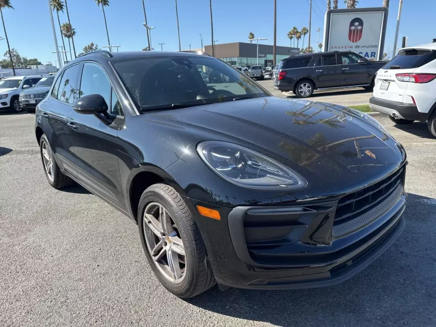 2022 Porsche Macan Base photo 1