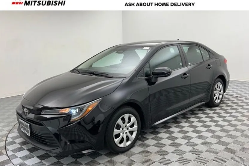 2024 Toyota Corolla LE photo 1
