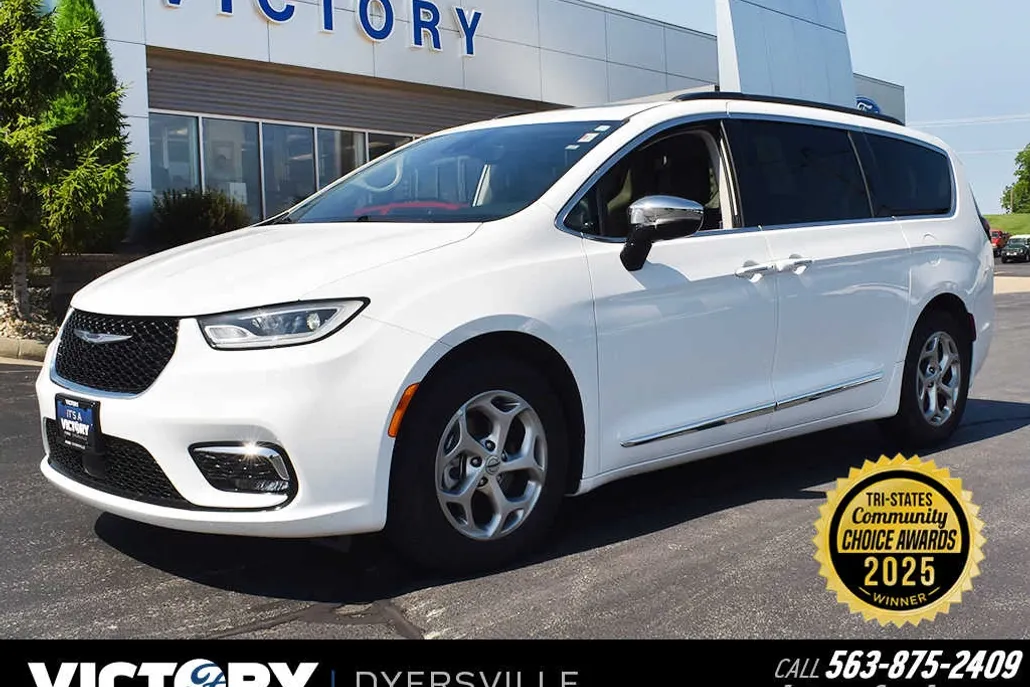 2023 Chrysler Pacifica Limited photo 1