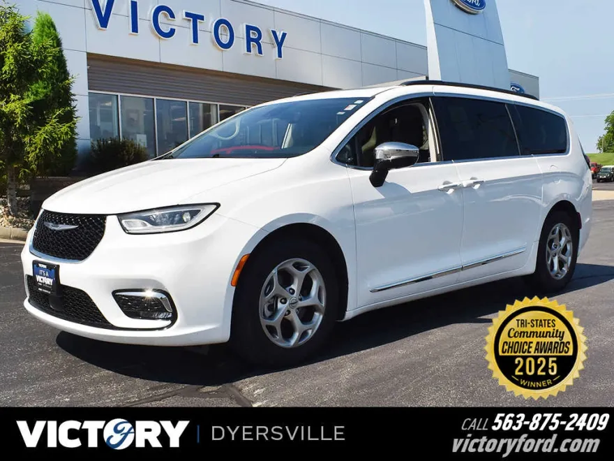 2023 Chrysler Pacifica Limited photo 1