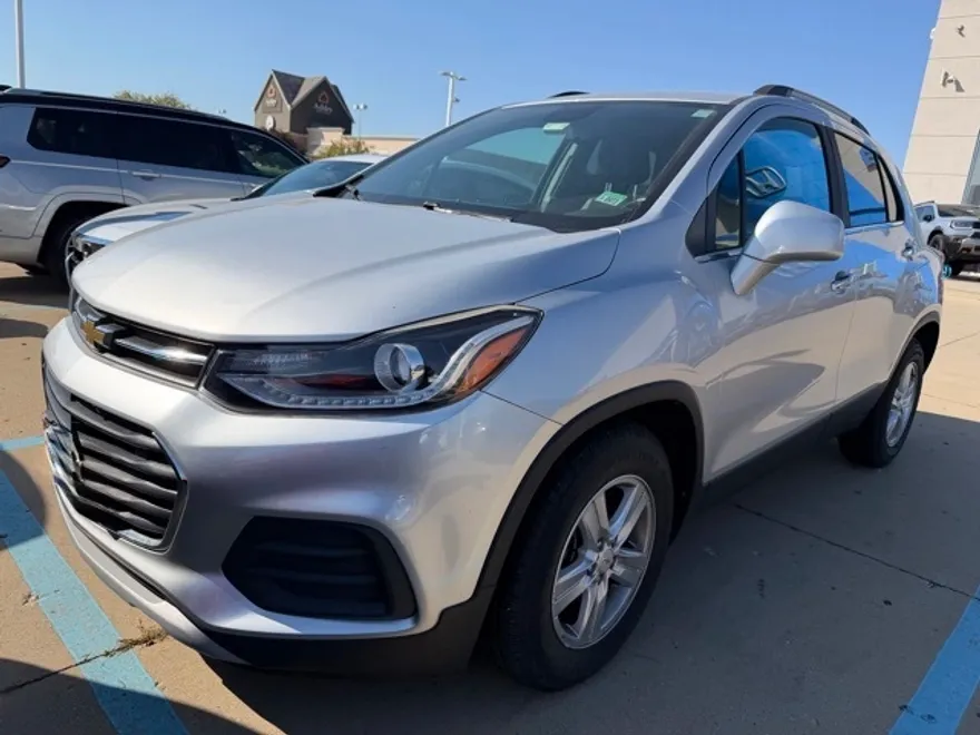 2017 Chevrolet Trax LT photo 1